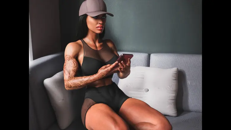 A Woman Unveiled: Mira [v0.1] Download APK thumbnail